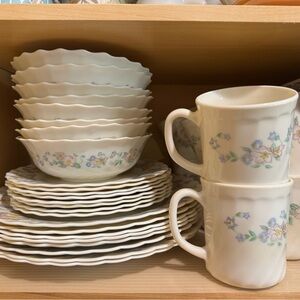 Floral Patterned Dinnerware Set - Cream